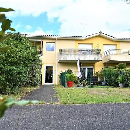 Des Esteys D'ares Apartment *